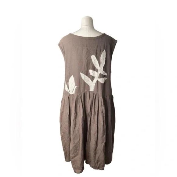 TINA GIVENS | Julia Brown 100% Linen Dress with Appliqués - Picture 7 of 7